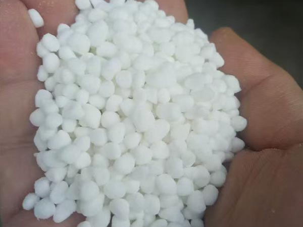 Hvad er forskellen mellem gødning med kontrolleret frigivelse og gødning med langsom frigivelse?